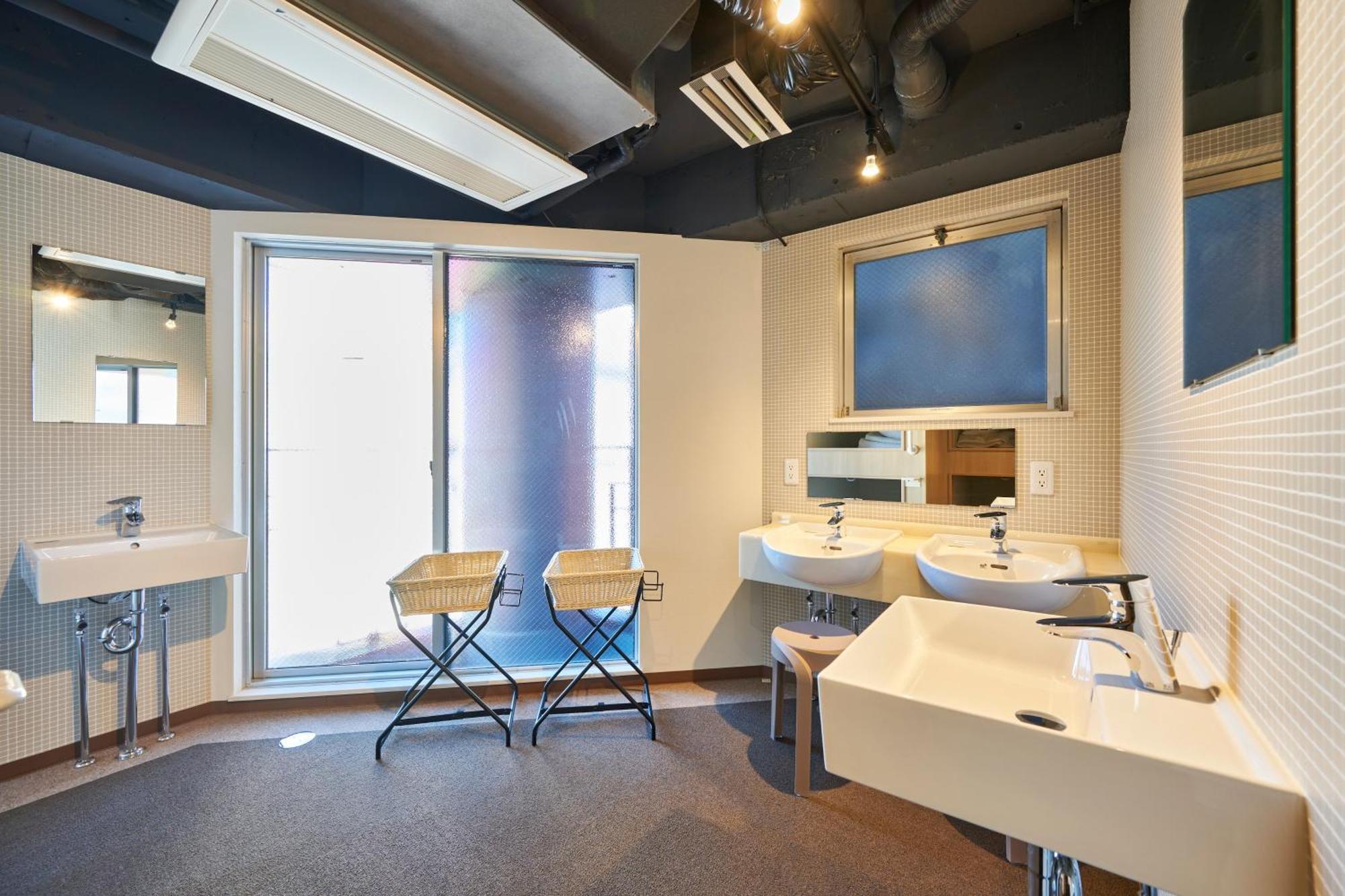 Capsule Hotel Continue Nijojokita Kiotó Kültér fotó